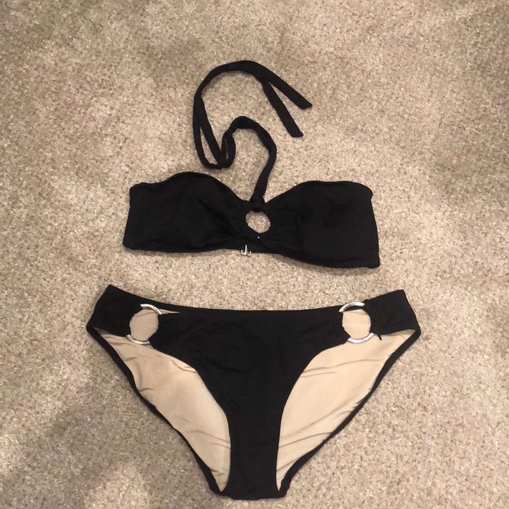 Black bikini